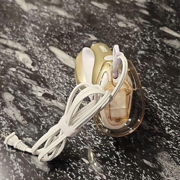 BRAND NEW CONAIR EXTREMESTEAM 2-in-1 HANDHELD STEAMER AND IRON WITH TURBO - Picture 9 of 16